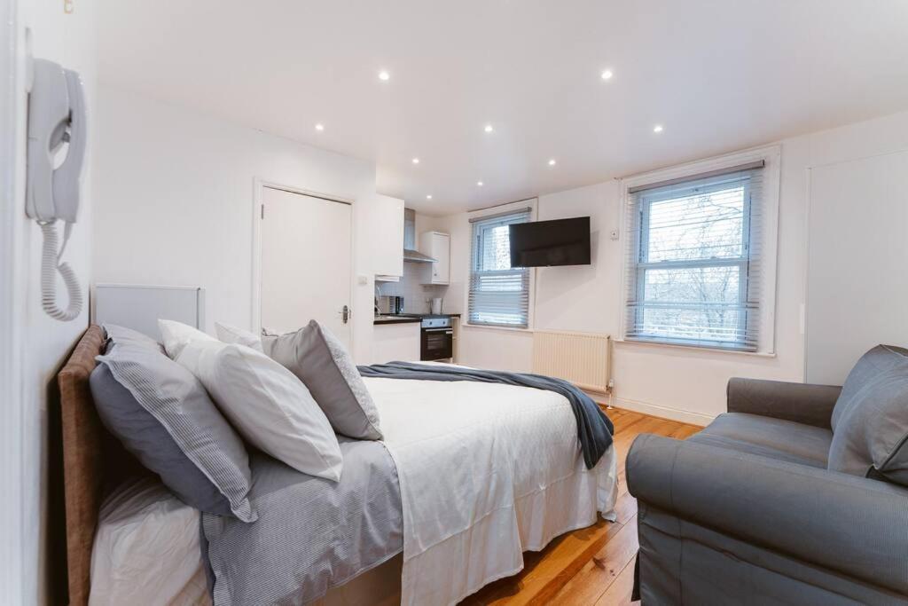 Your Lovely Studio Flat- West3 Londen Buitenkant foto
