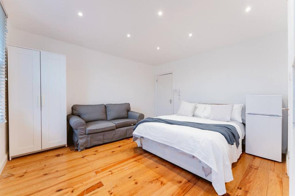 Your Lovely Studio Flat- West3 Londen Buitenkant foto