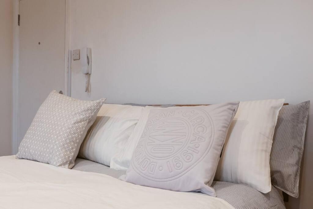 Your Lovely Studio Flat- West3 Londen Buitenkant foto