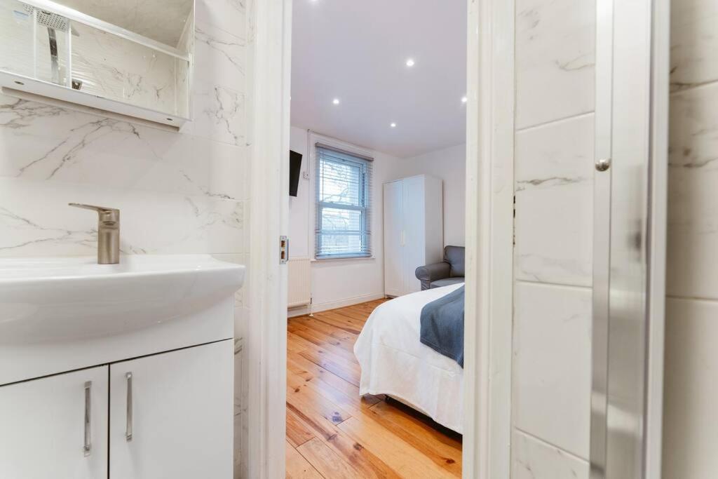 Your Lovely Studio Flat- West3 Londen Buitenkant foto