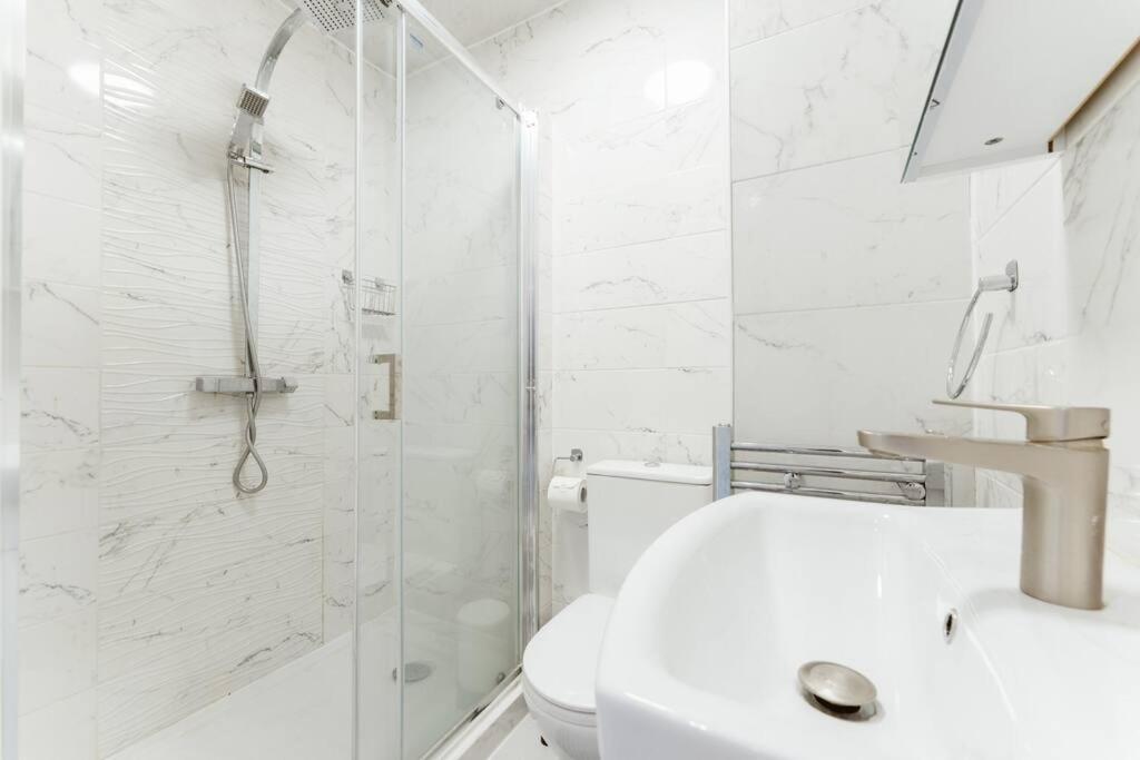 Your Lovely Studio Flat- West3 Londen Buitenkant foto