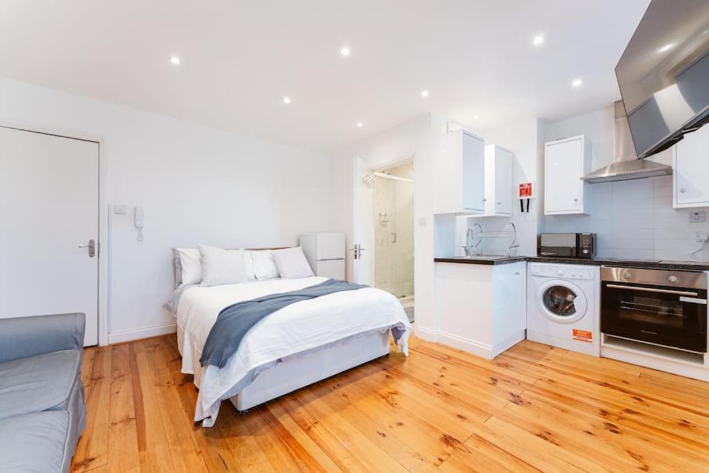 Your Lovely Studio Flat- West3 Londen Buitenkant foto