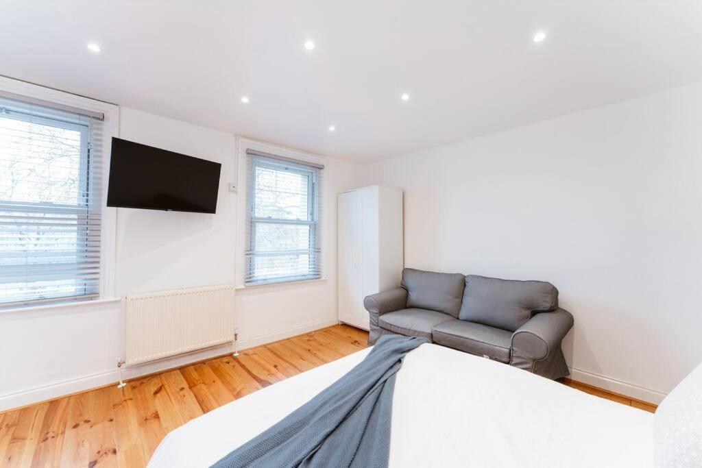 Your Lovely Studio Flat- West3 Londen Buitenkant foto